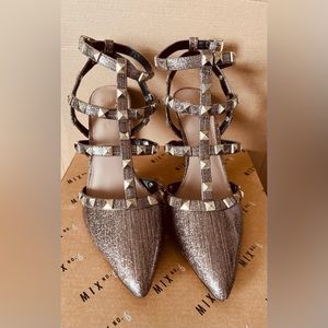 Stylish Heels.. Brand New! Sparkling Bronze